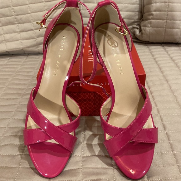 Kelly & Katie pink synthetic sandal. - Picture 3 of 16